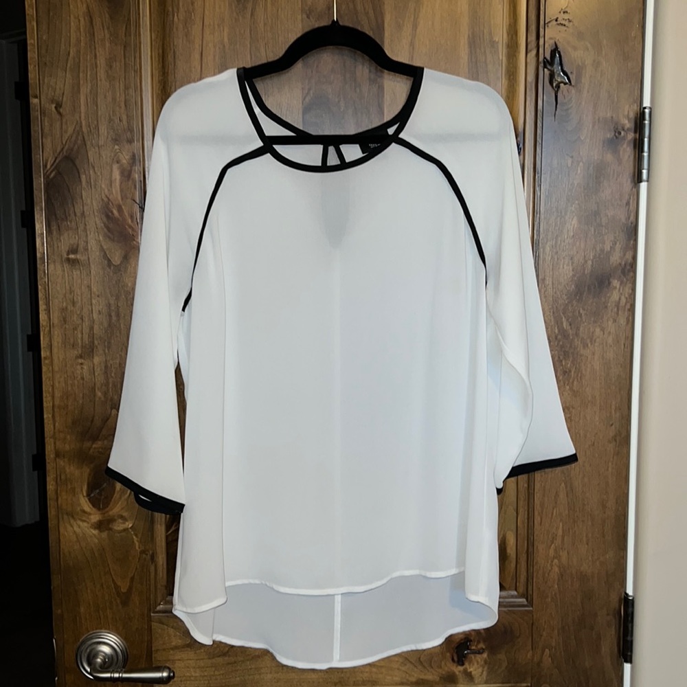 White w/ Black Trim 3/4 Sleeve Top